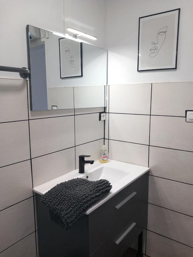 Studio bleu tout équipé avec wifi Le Creusot Extérieur photo
